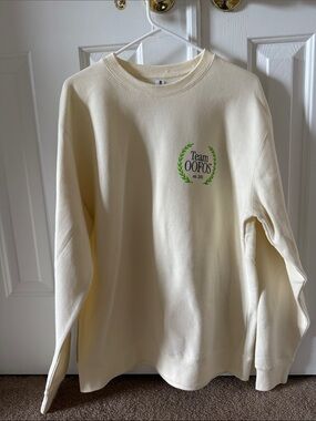 OOFOS Cream Sweatshirt with Green Logo Wreath